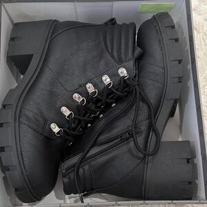 Sun stone Black Chunky Lace-Up Combat Boots size 9.5 NWOT